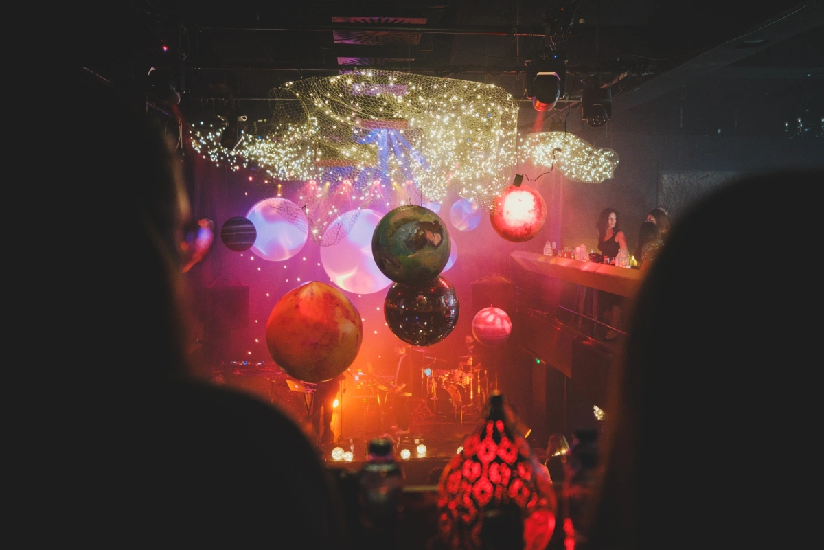 Cosmic Carnival тематично корпоративно парти